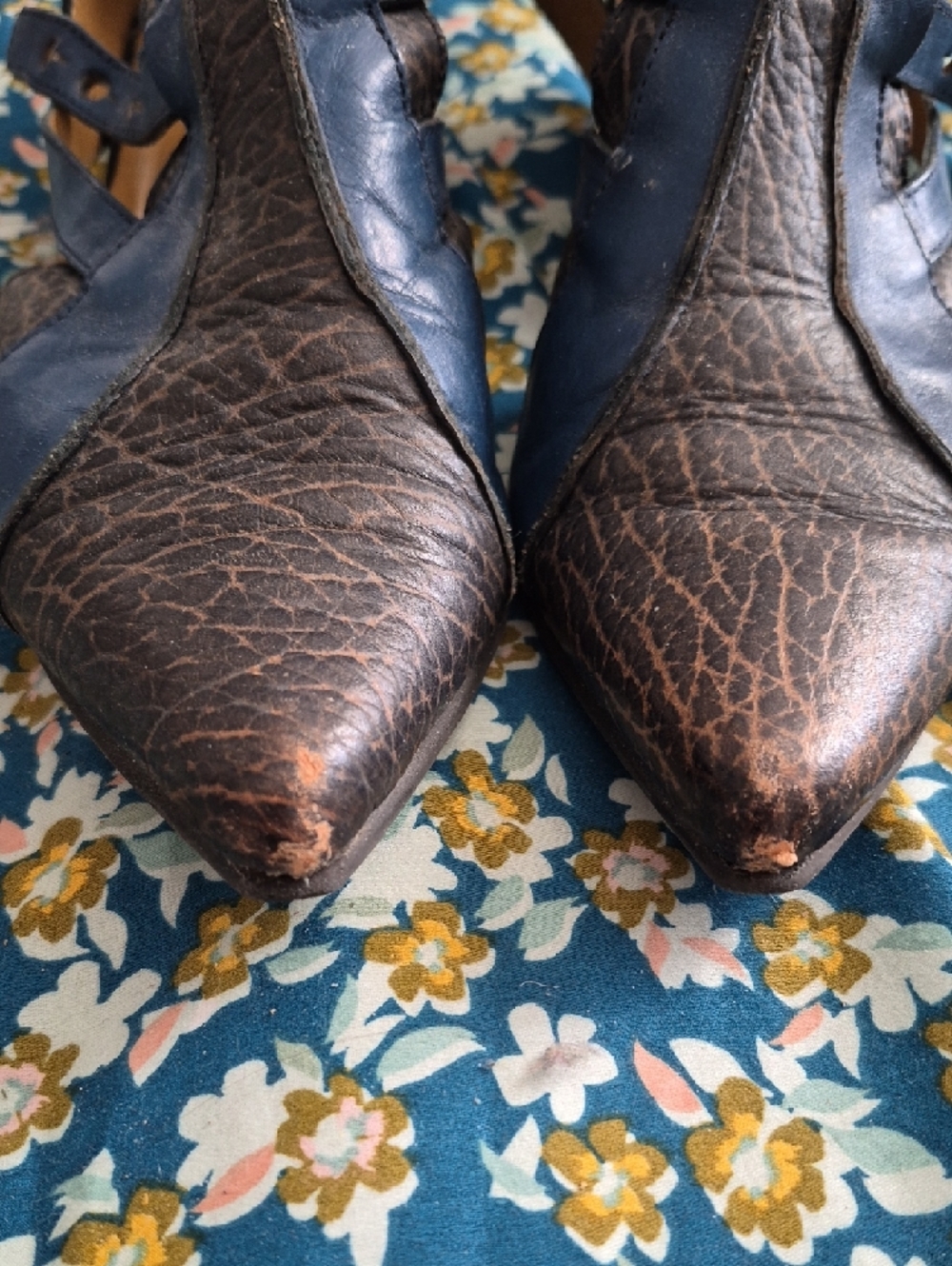 Fluevog Bekkie's Size 7 Women’s Blue Leather Pointed-Toe Heels - Picture 2 of 11